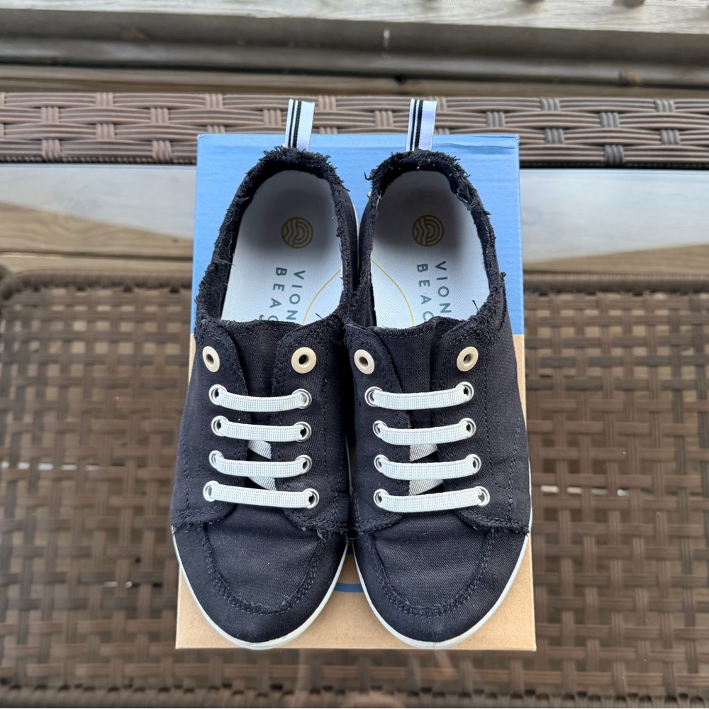 Vionic Black and White Pismo Sneakers Size 6 - Picture 6 of 9